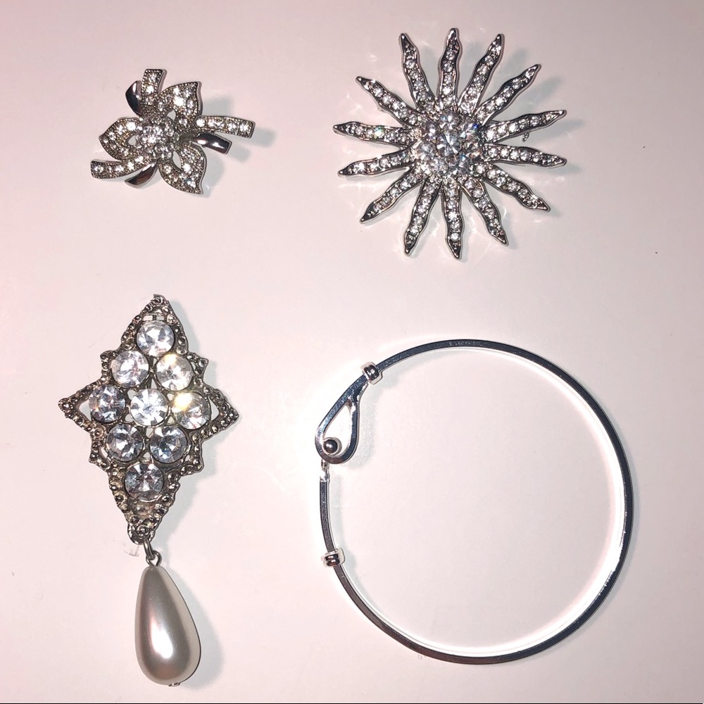 Lot of silver tone jewelry